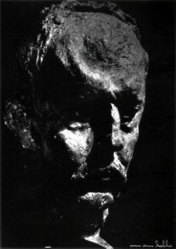 Photograph of Eduardo Yepes sculpture of philosopher, writer and academic Carlos Vaz Ferreira